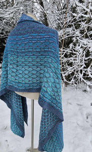 Shawl blue and grey / Scale pattern