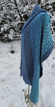 Charger l&#39;image dans la galerie, Shawl blue and grey / Scale pattern