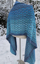 Charger l&#39;image dans la galerie, Shawl blue and grey / Scale pattern