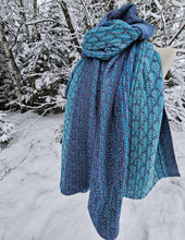 Charger l&#39;image dans la galerie, Shawl blue and grey / Scale pattern