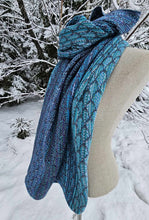 Charger l&#39;image dans la galerie, Shawl blue and grey / Scale pattern