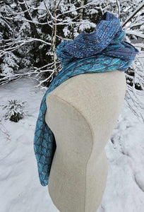 Shawl blue and grey / Scale pattern