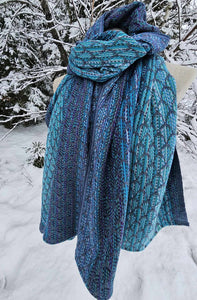 Shawl blue and grey / Scale pattern