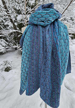 Charger l&#39;image dans la galerie, Shawl blue and grey / Scale pattern