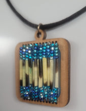 Charger l&#39;image dans la galerie, Quills and beads pendant