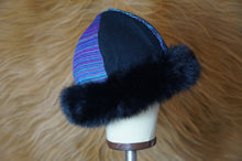 Charger l&#39;image dans la galerie, Northern Quebec Woman&#39;s Winter Hat