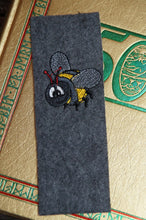Charger l&#39;image dans la galerie, Embroidered Felted Wool Book Marks