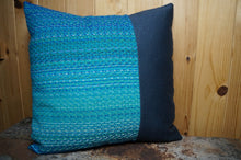 Charger l&#39;image dans la galerie, Hand Woven Throw Pillow