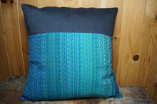 Charger l&#39;image dans la galerie, Hand Woven Throw Pillow